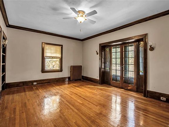2nd image of 523 Richmond Ave Floor 2