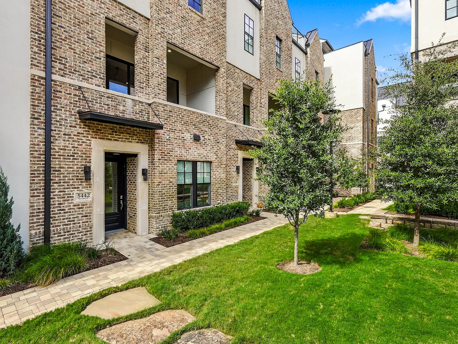 3 bed, 3.5 bath, 2047 sqft, $4,500 — Photo 1