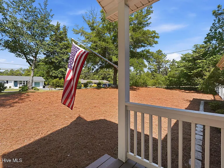 1425 Central Dr — Photo 44