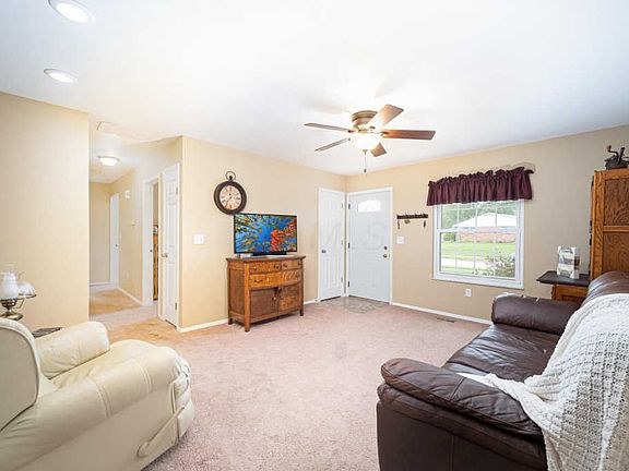 3rd image of 648 Liberty Ln