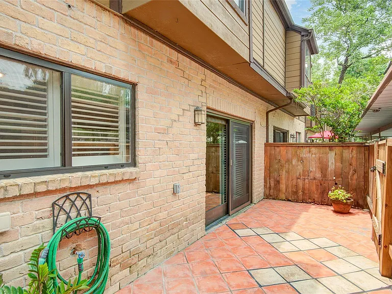 11711 Memorial Dr #11 — Photo 30