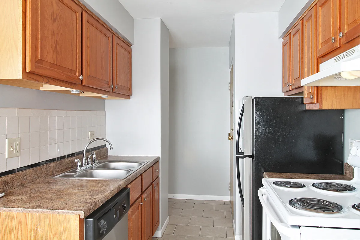 37 Rockford Ave. — Photo 4