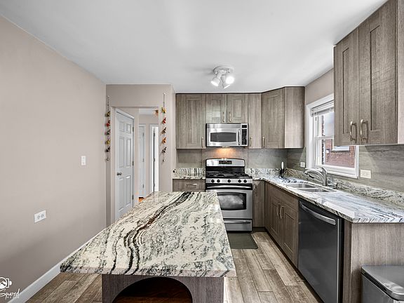 3rd image of 6357 W Addison St #1FSW