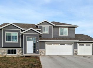 226 Creekside Ave, Harrisburg, SD 57032