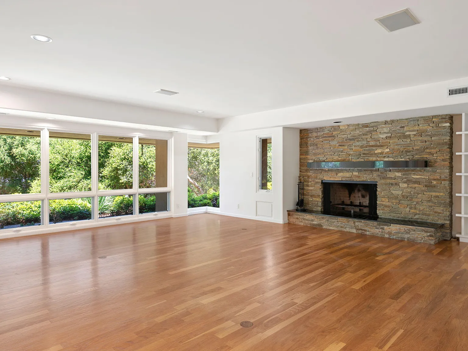 4 bed, 3.0 bath, 4546 sqft, $10,250 — Photo 4