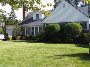 20 Linda Rd, Port Washington, NY 11050