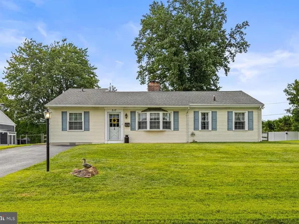 317 Rose Ln, Broomall, PA 19008