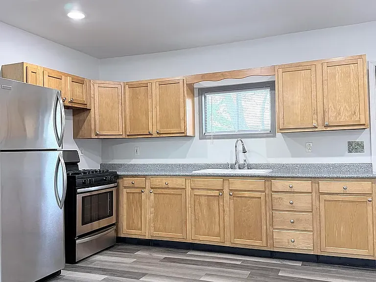 560 S Campbell St — Photo 6