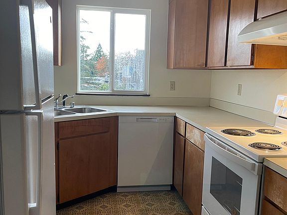 5th image of 922 Highland Ave #302