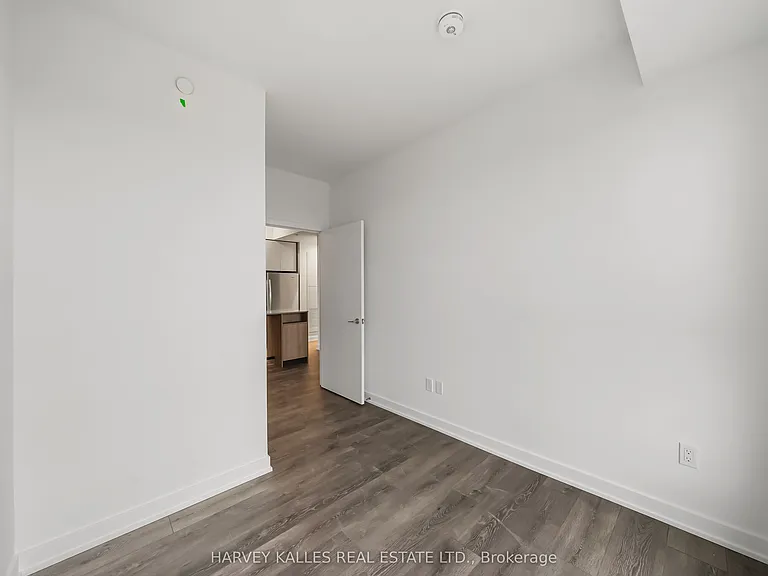 1007 The Queensway #514 — Photo 17