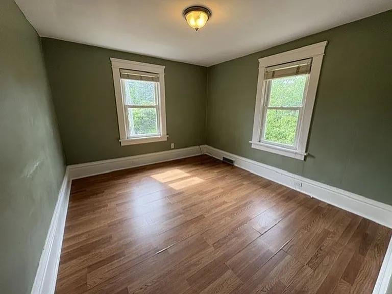 325 Para Ave — Photo 3