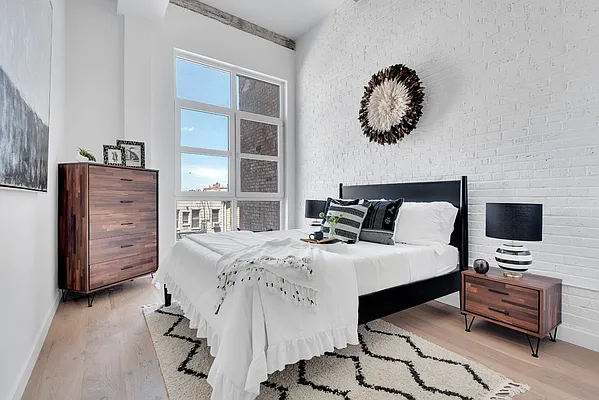 Sold by Modern Spaces | media 4