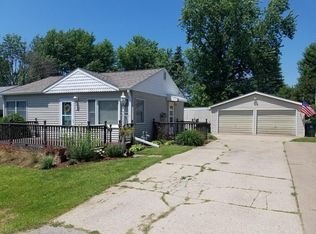 3 Karen Dr, Muscatine, IA 52761