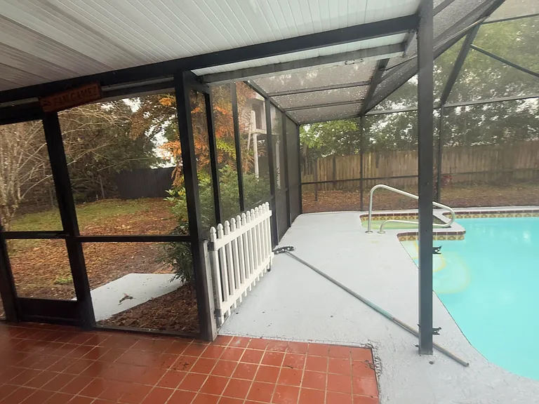4221 Rose Ln NE — Photo 5