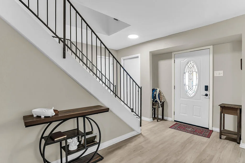 3 bed, 1796 sqft, $2,500 — Photo 4