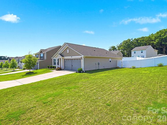 2nd image of 3306 Brighton Dr
