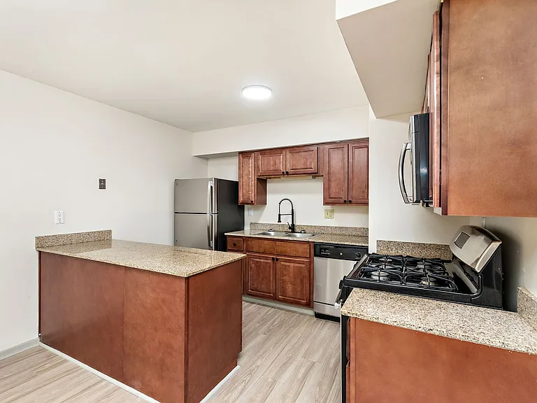 Oval Spring Apartments — Photo 17