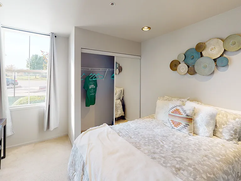 The Village at Chandler Crossings - Furnished Student Living - Priced Per Room — Photo 12
