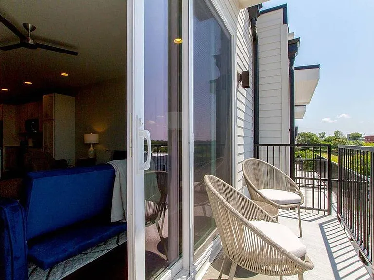 3rd floor balcony