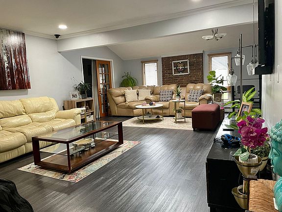 5th image of 44 Mead Ln