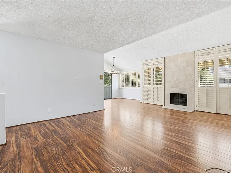 22127 Burbank Blvd #7 — Photo 3