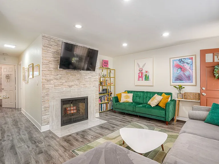 4075 Marlborough Ave — Photo 1