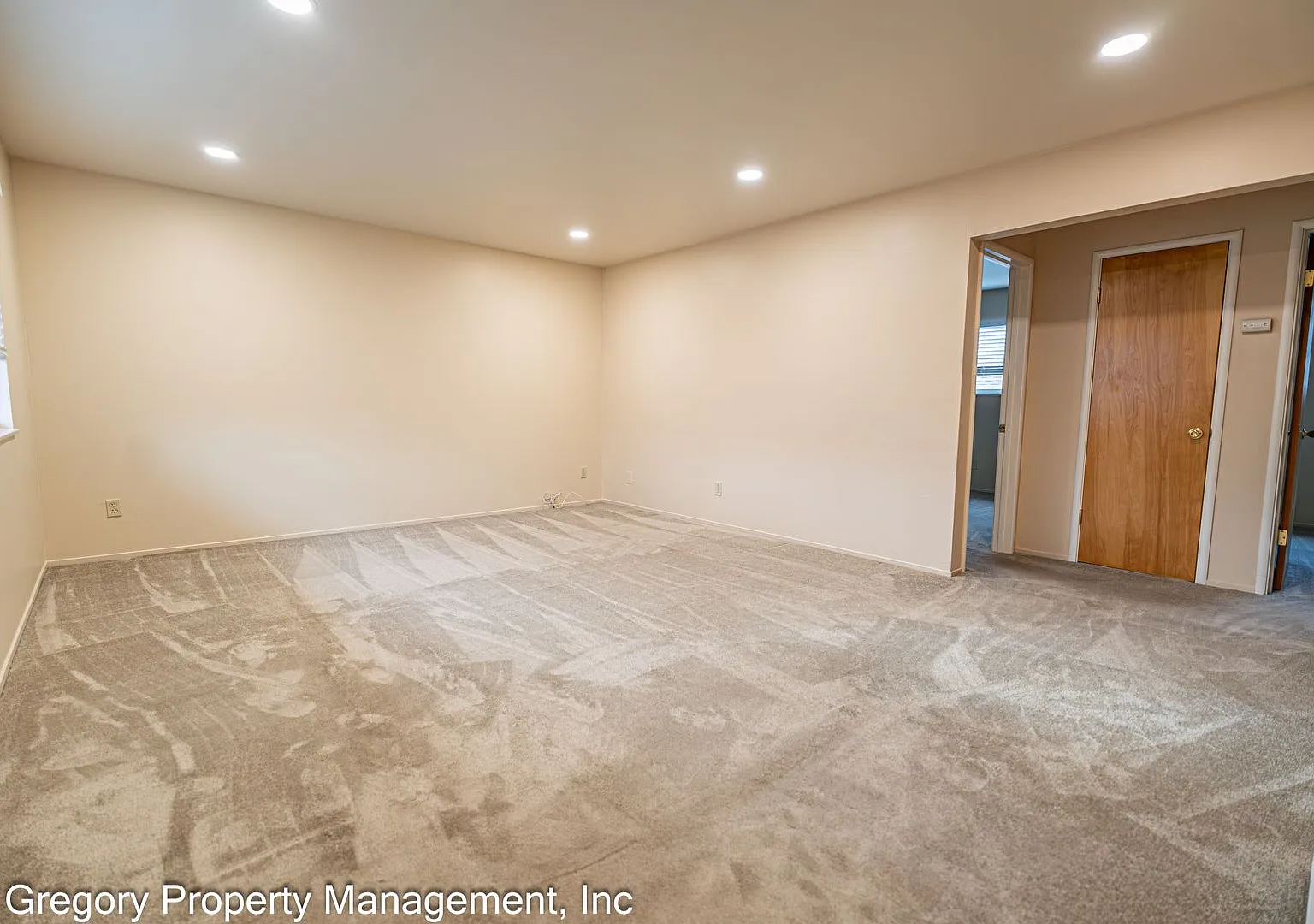 1238 Regent — Photo 2