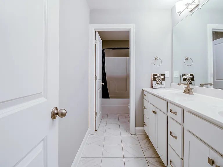 628 Bella Ct — Photo 33