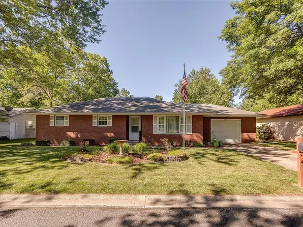 35 Barracuda Dr, Highland, IL 62249