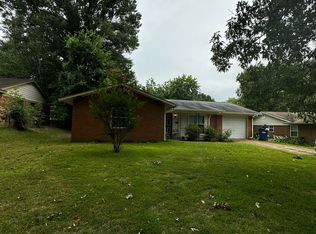 5727 Iroquois Dr, Horn Lake, MS 38637