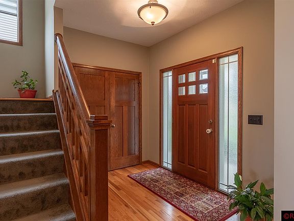 3rd image of 906 Heritage Trl NE