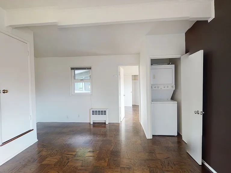 3232 E Madison St — Photo 3