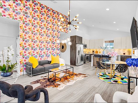 4th image of 5853 Vineland Ave #1