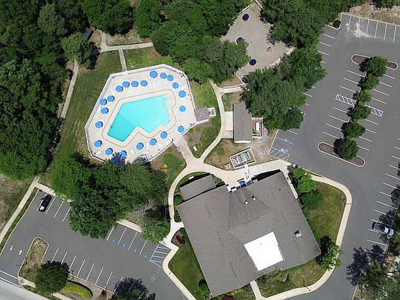 4th image of 750 Westminster Dr N