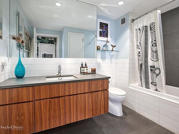 5th image of 310 E Houston St APT 3C
