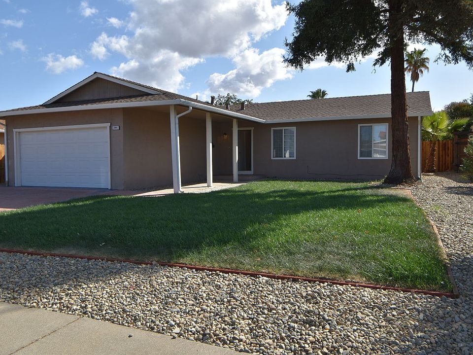 1st image of 2841 Seville Cir