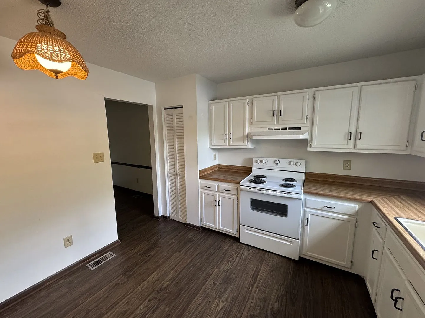 2 bd 1.5 ba Townhome — Photo 4