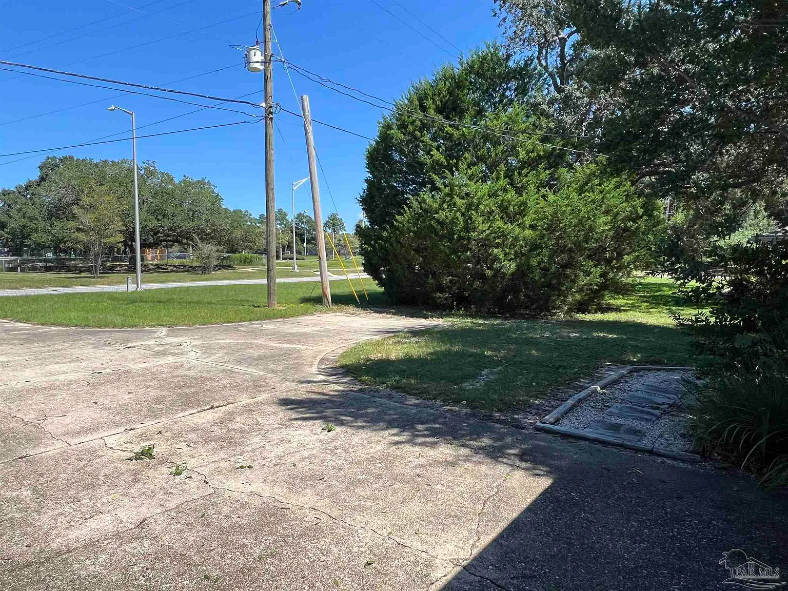 4 bed, 2073 sqft, $2,900 — Photo 2