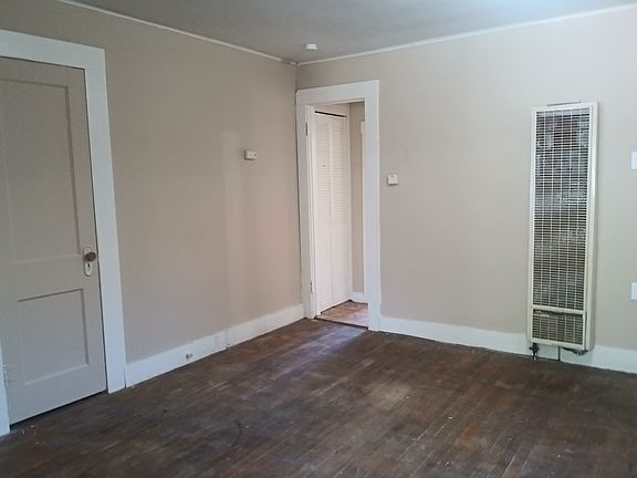 5th image of 902 S Louisiana St