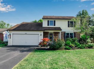 158 Little Robin Rd, Amherst, NY 14228