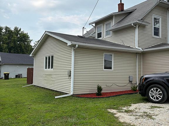 2nd image of 413 1/2 S Main St