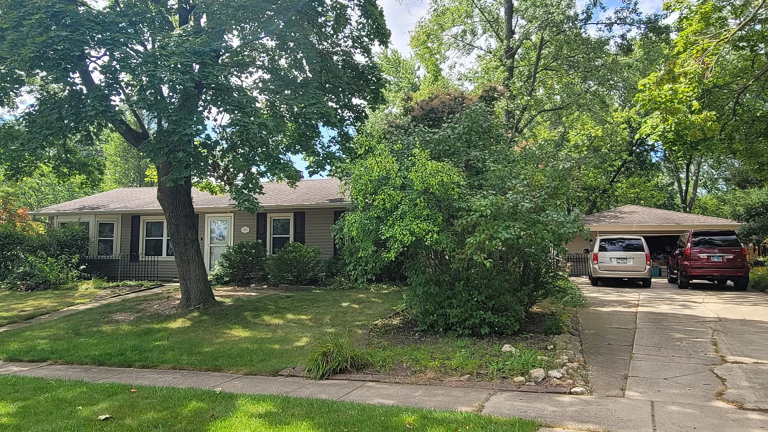 313 Laurel Ct photo 1