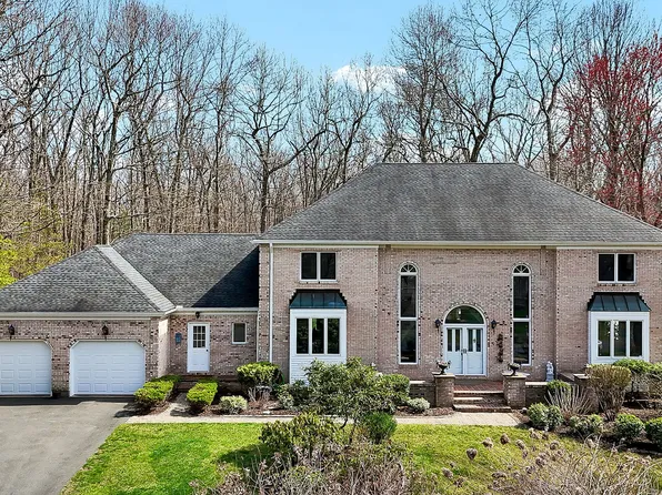 17 Hidden Oak Drive, Farmington, CT 06032