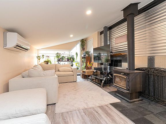 3rd image of 1120 Shawnigan Mill Bay Rd #33C