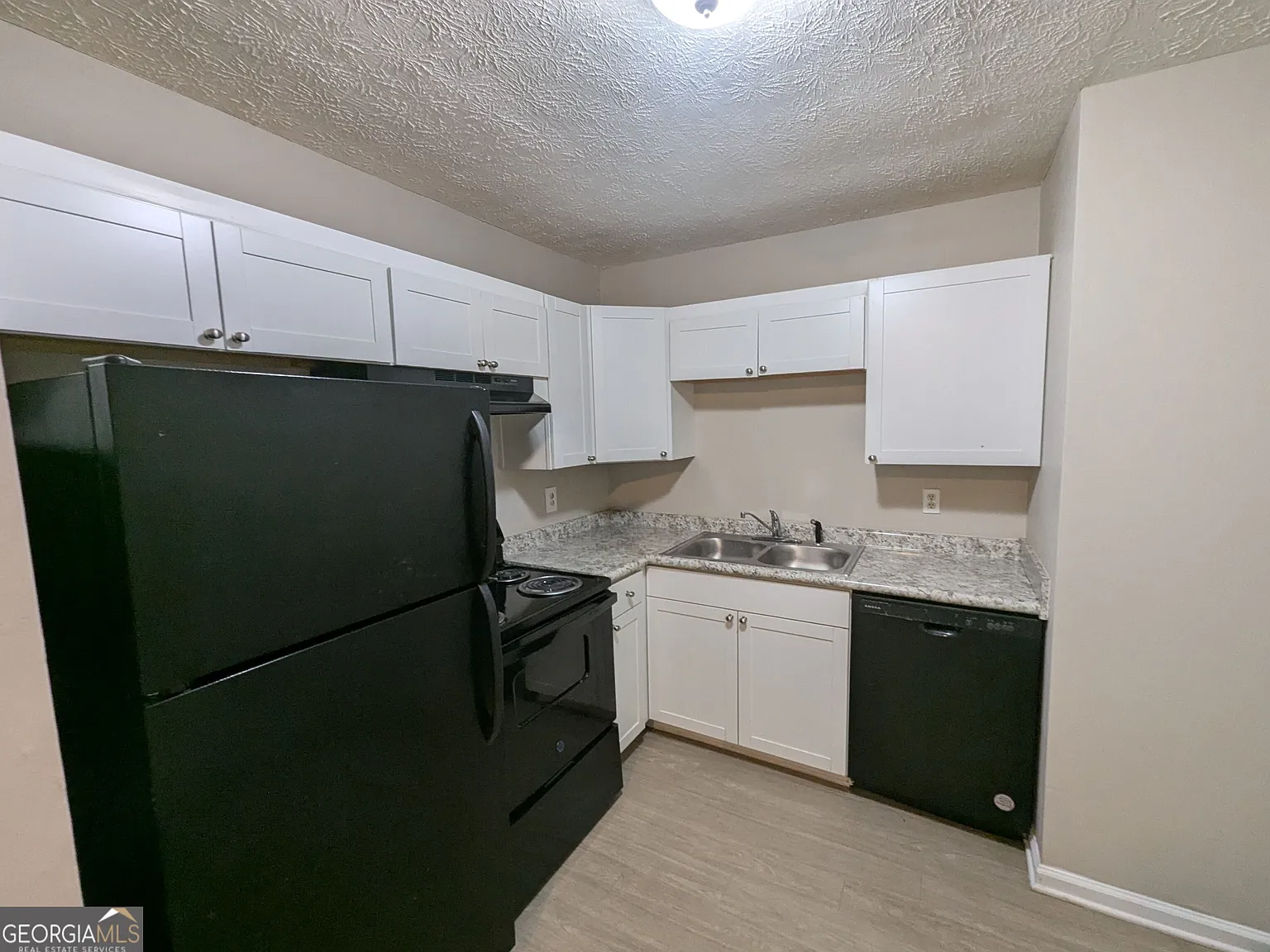 2 bed, 1.0 bath, 810 sqft, $1,025 — Photo 2