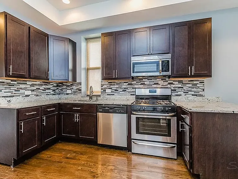 1722 W Hastings St #3 — Photo 2