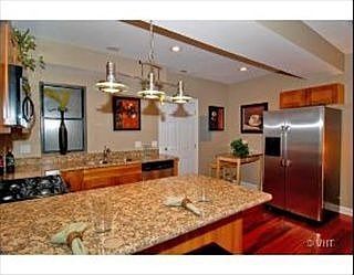 5th image of 3007 W Gunnison St APT 2s