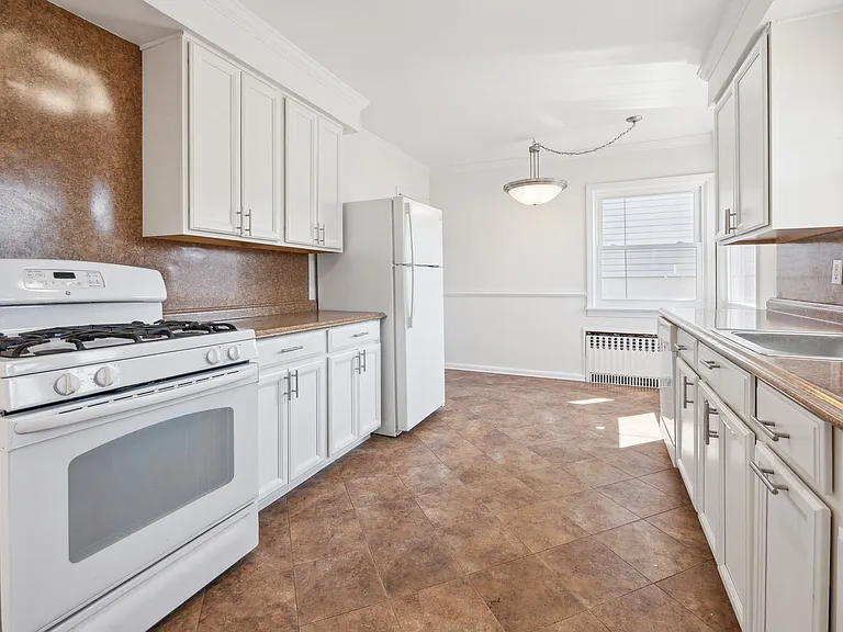 623 Livingston Rd — Photo 1