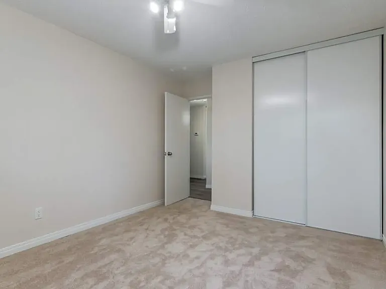 4 Hooper Cres NW — Photo 23