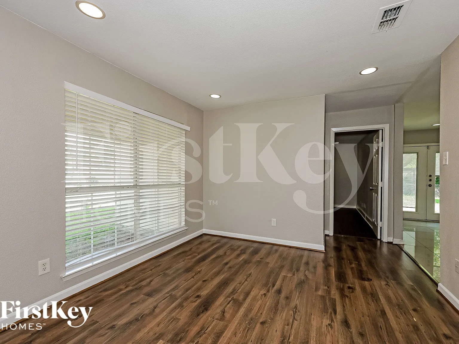 3 bed, 2.0 bath, 2088 sqft, $1,815 — Photo 2